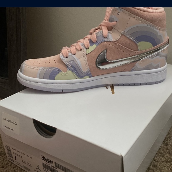 Women's Nike Air Jordan 1 Mid SE